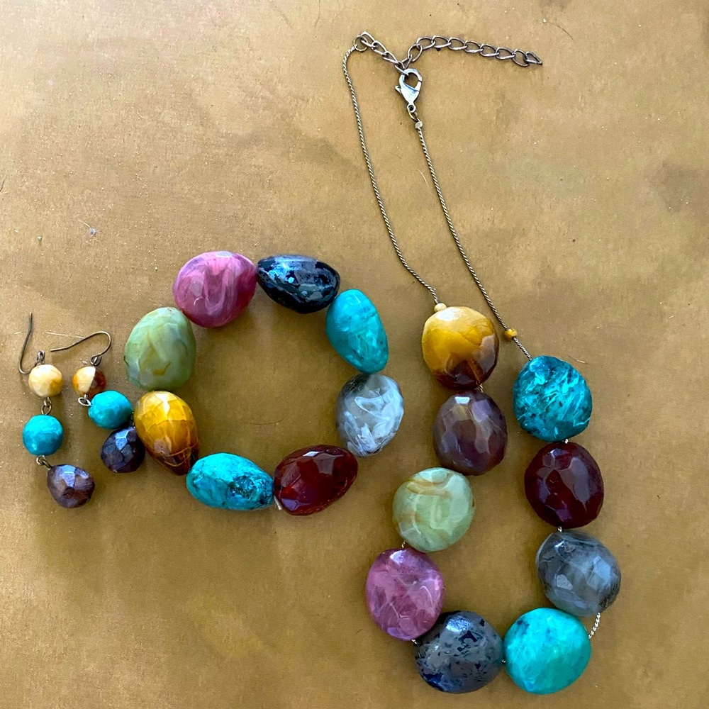 Jewelry set.